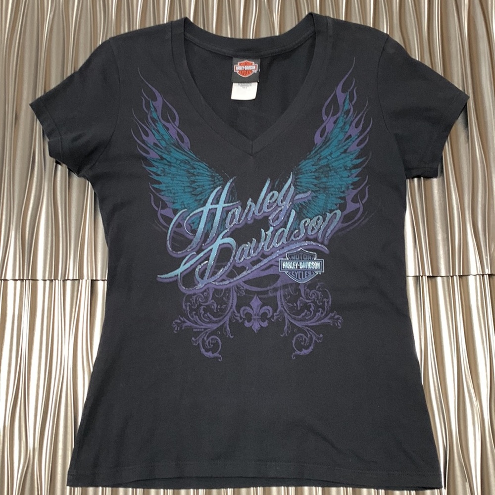 HARLEY DAVIDSON LOGO TEE WITH PURPLE AND TEAL WINGS GRAPHIC - SIZE M - Picture 6 of 7